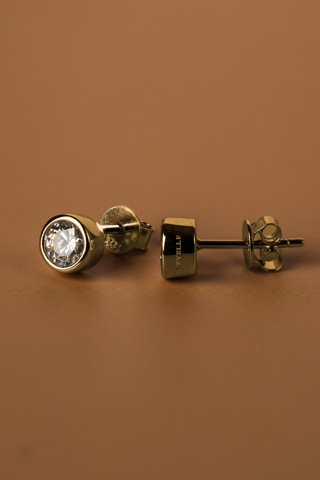 Veyelle Cercle moissanite bezel stud earrings in white gold