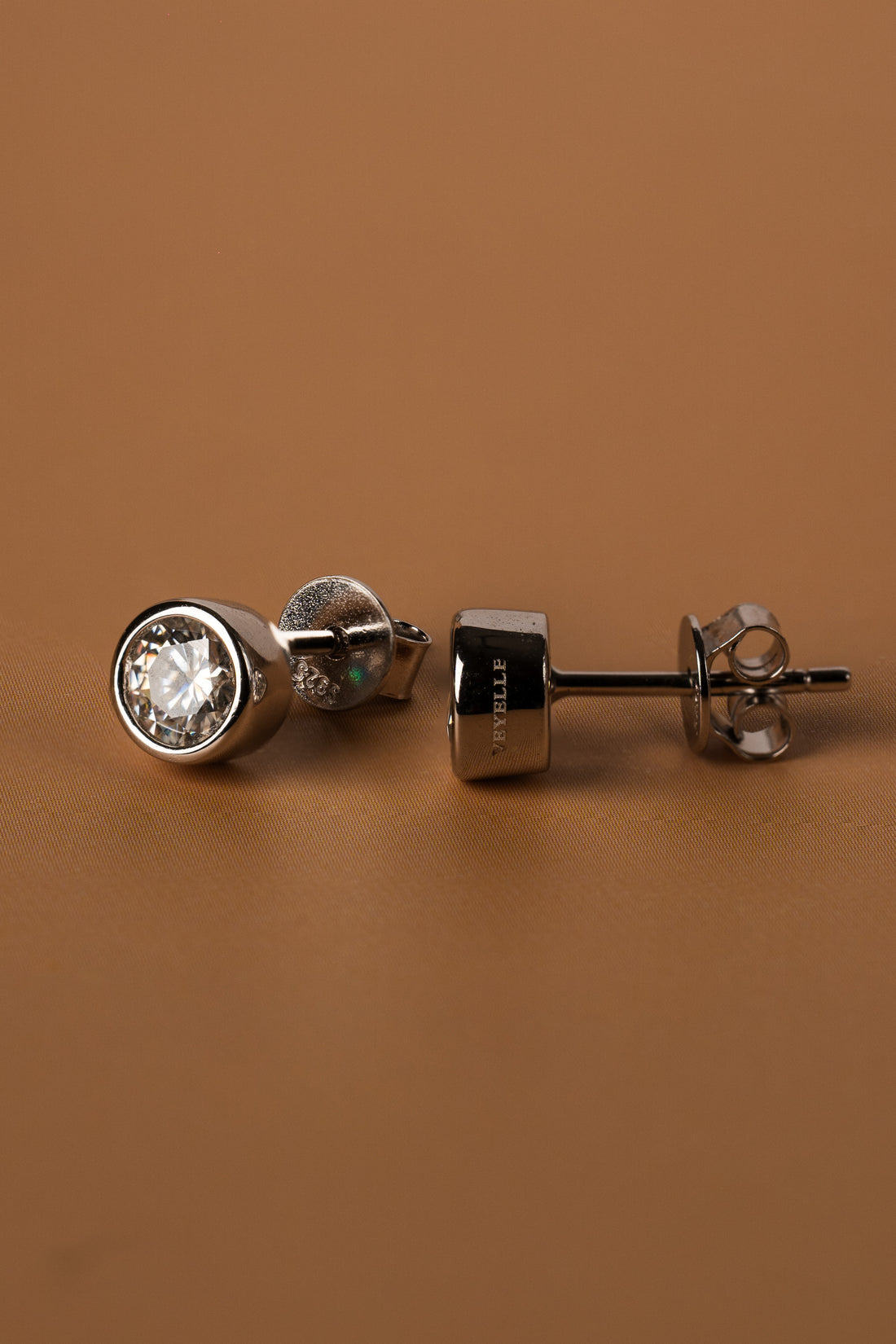 Veyelle Cercle moissanite bezel stud earrings in white gold