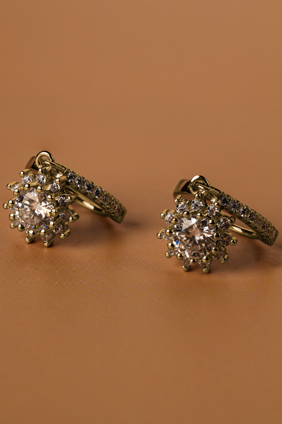 Veyelle Étoile moissanite drop earrings in white gold