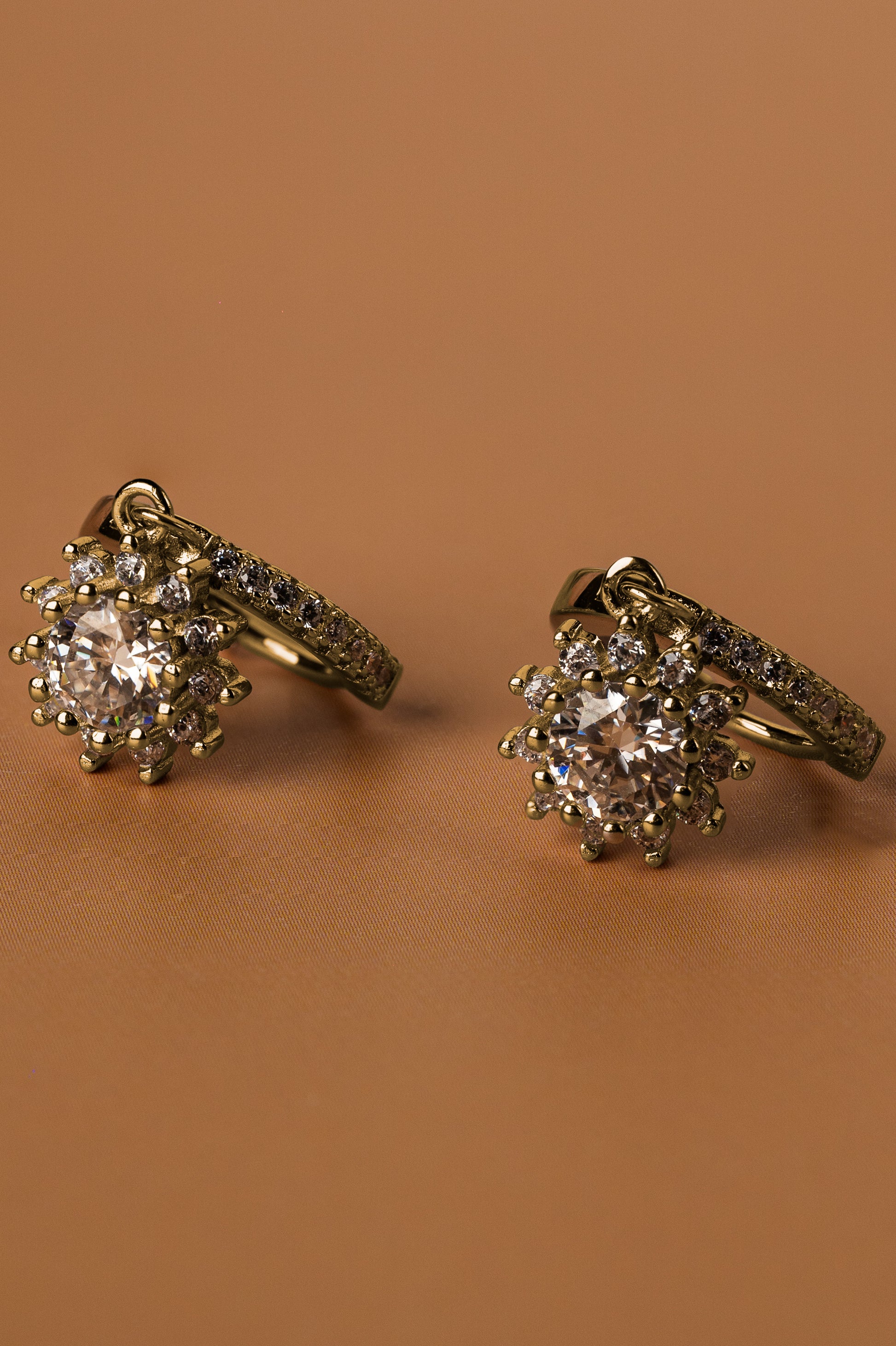 Veyelle Étoile moissanite drop earrings in golden gold