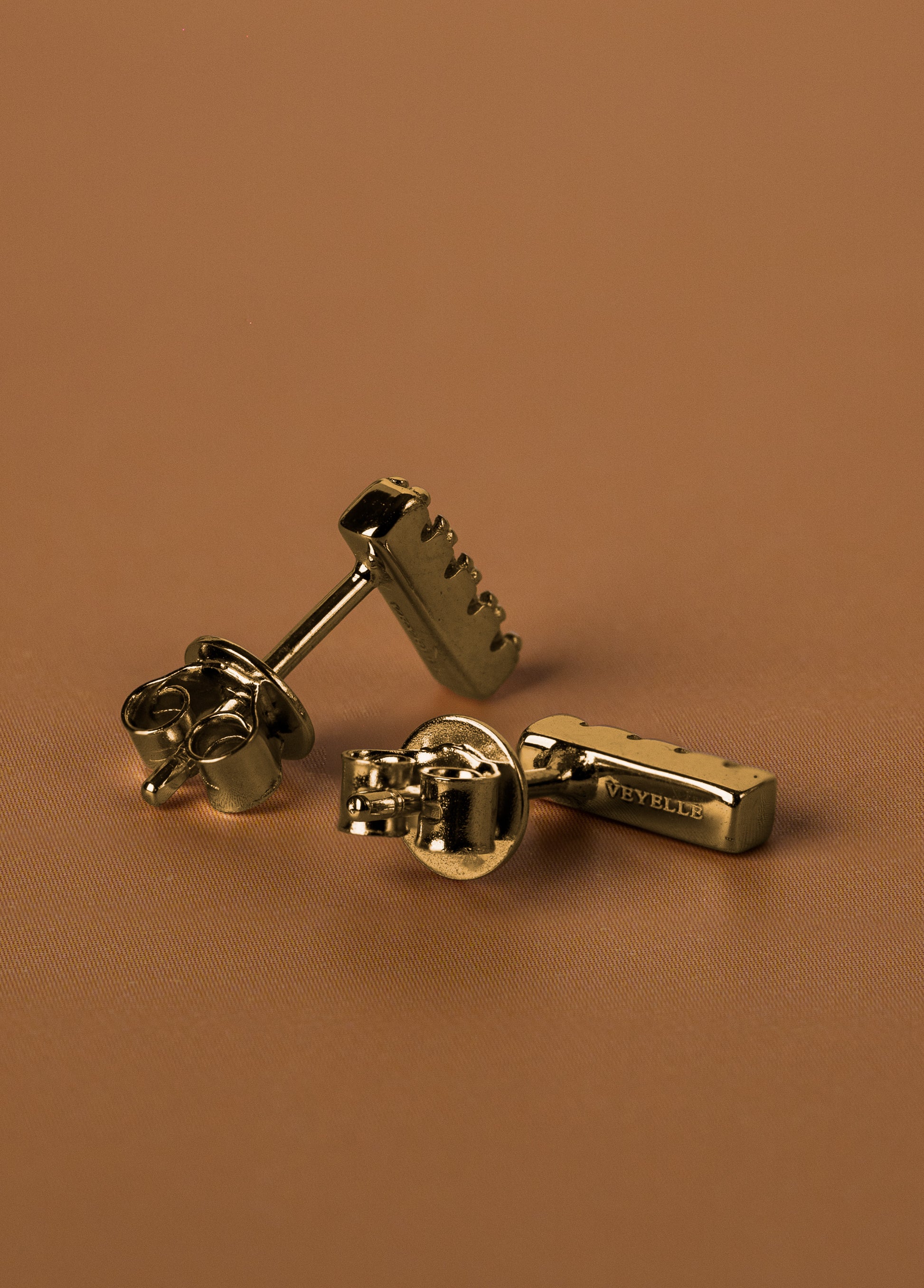 Veyelle Lineé moissanite bar earrings in golden gold — back shot