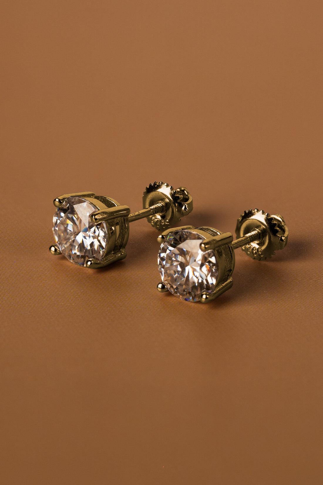 Veyelle Pura moissanite stud earrings in white gold