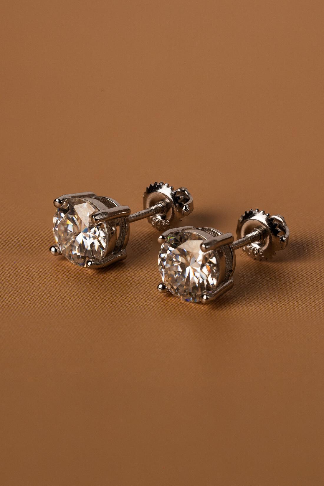 Veyelle Pura moissanite stud earrings in white gold