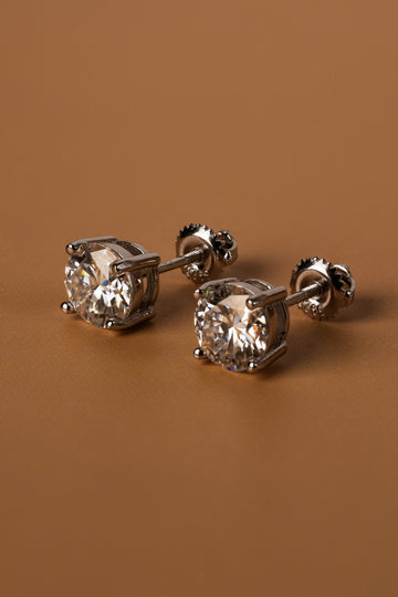 Veyelle Pura moissanite stud earrings in white gold