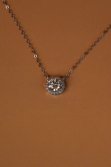 Veyelle Lumière moissanite station necklace in white gold
