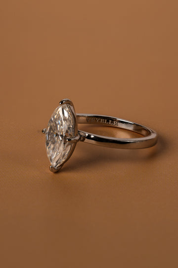 Veyelle Lança moissanite marquise ring in white gold
