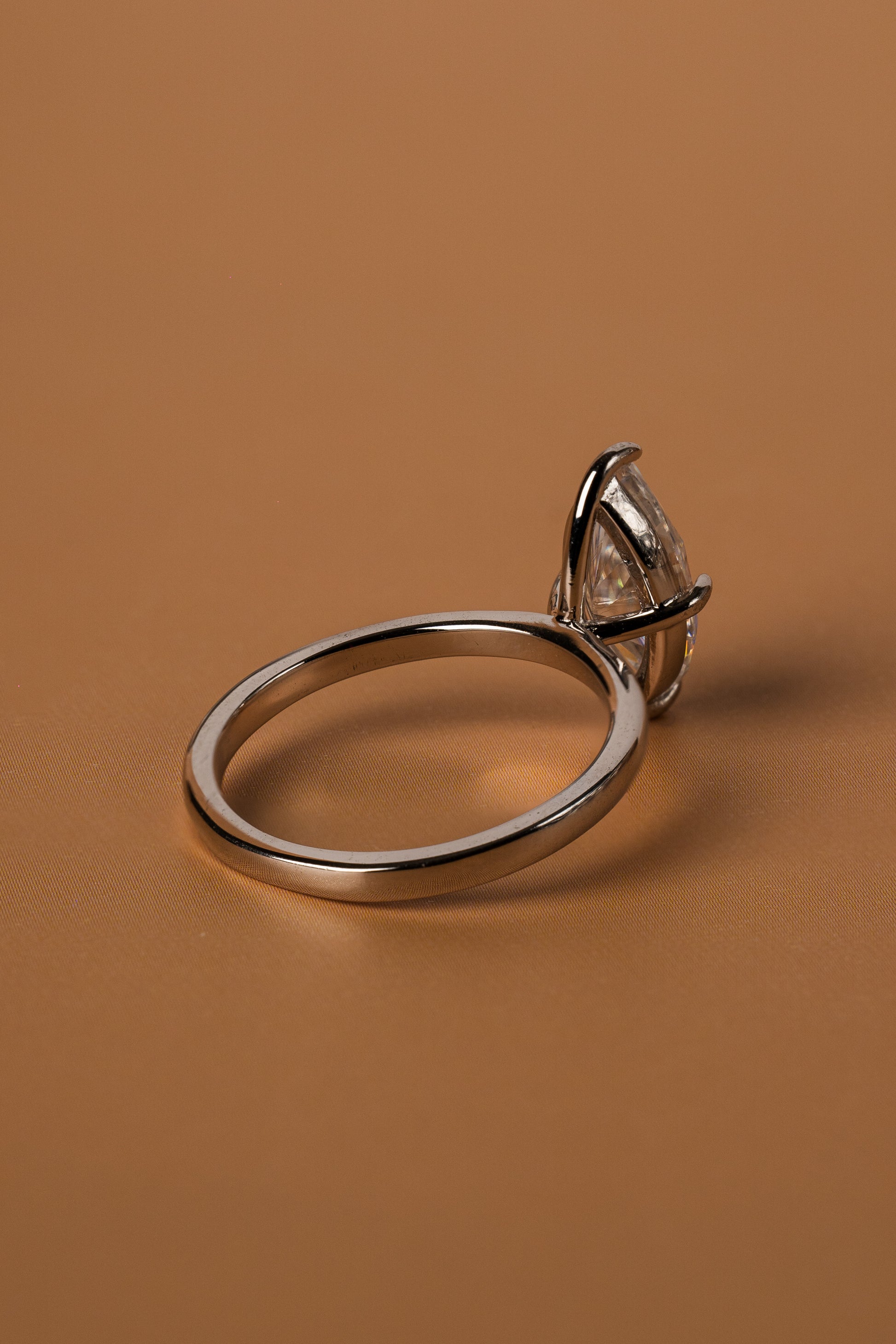 Veyelle Lança moissanite marquise ring in white gold — back shot