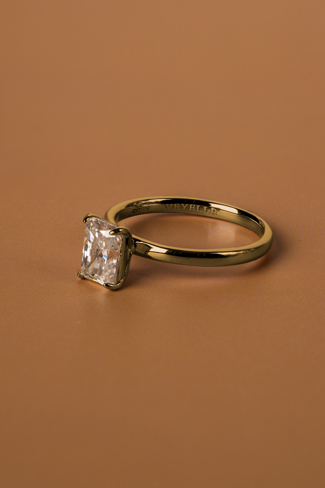 Veyelle Taille moissanite radiant ring in white gold