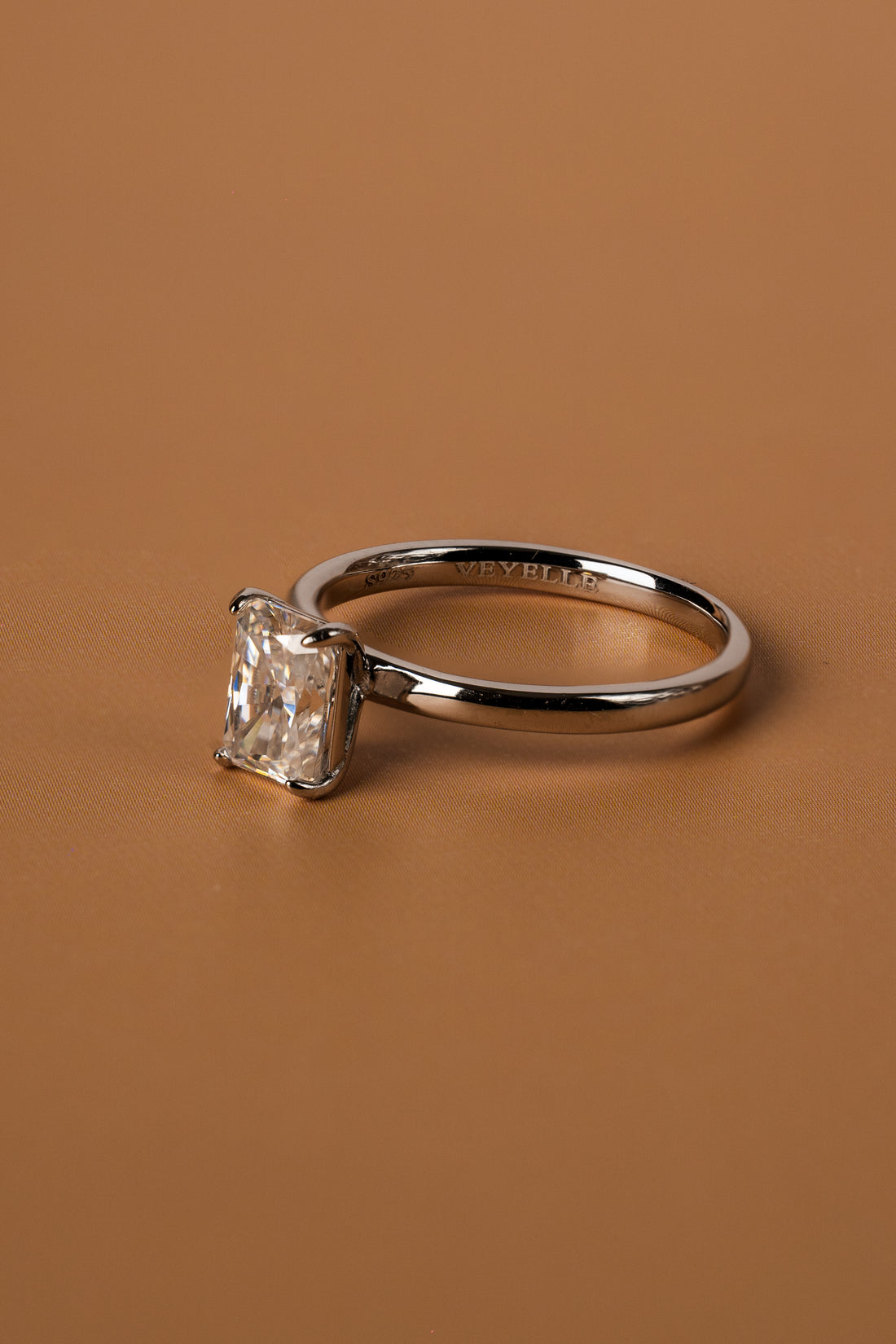Veyelle Taille moissanite radiant ring in white gold