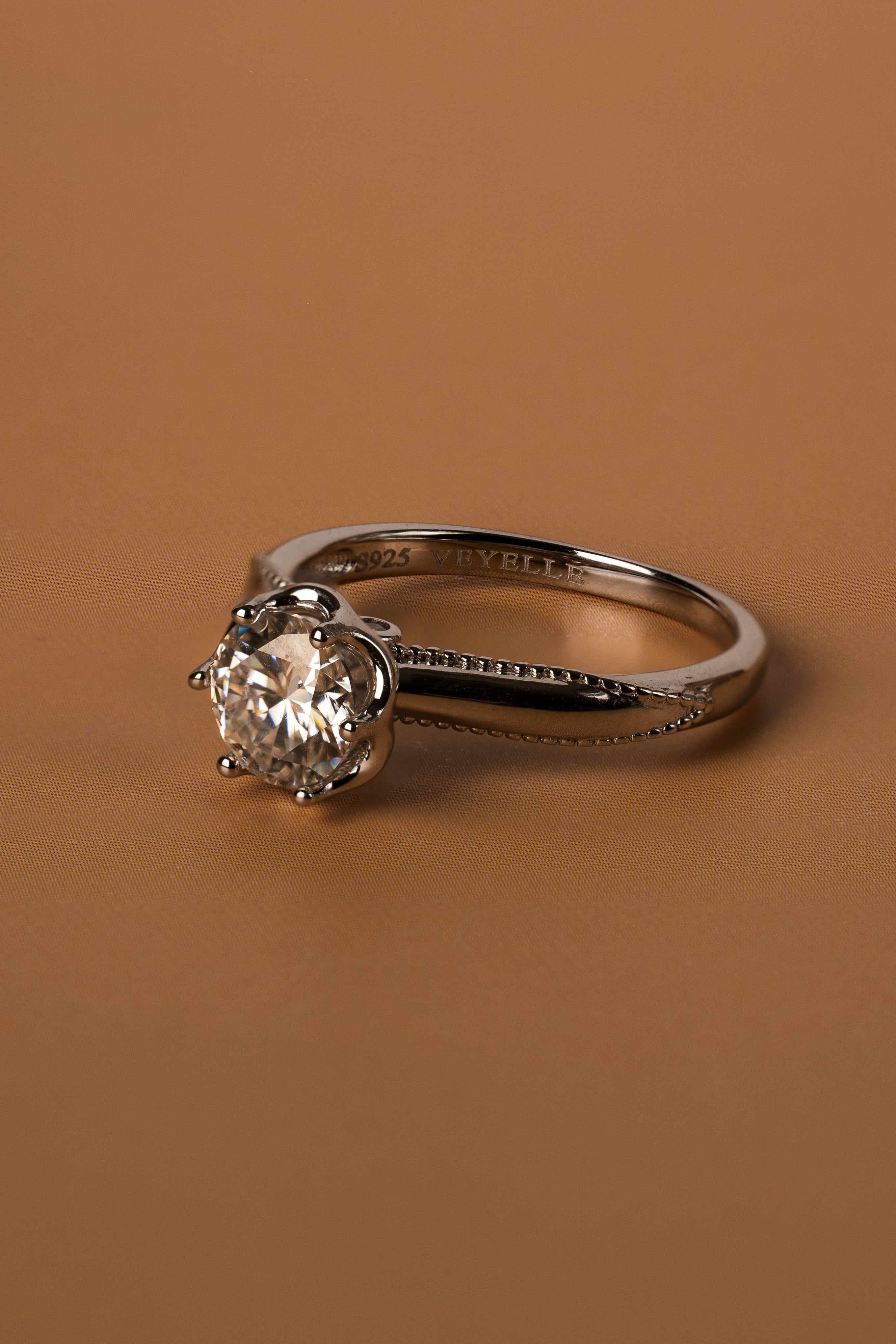 Veyelle Borde moissanite milgrain ring in white gold