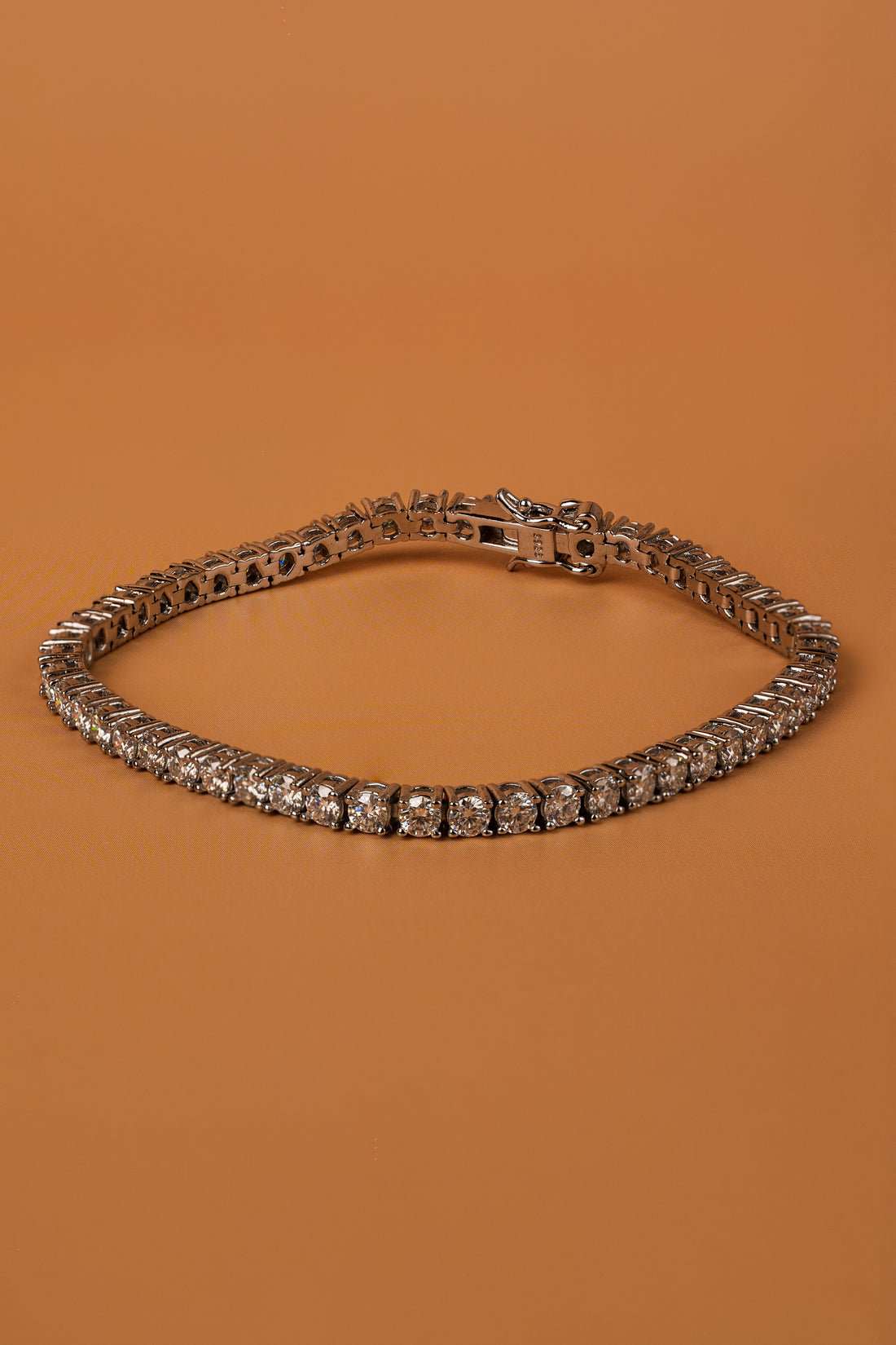 Veyelle Éclat moissanite tennis bracelet in white gold