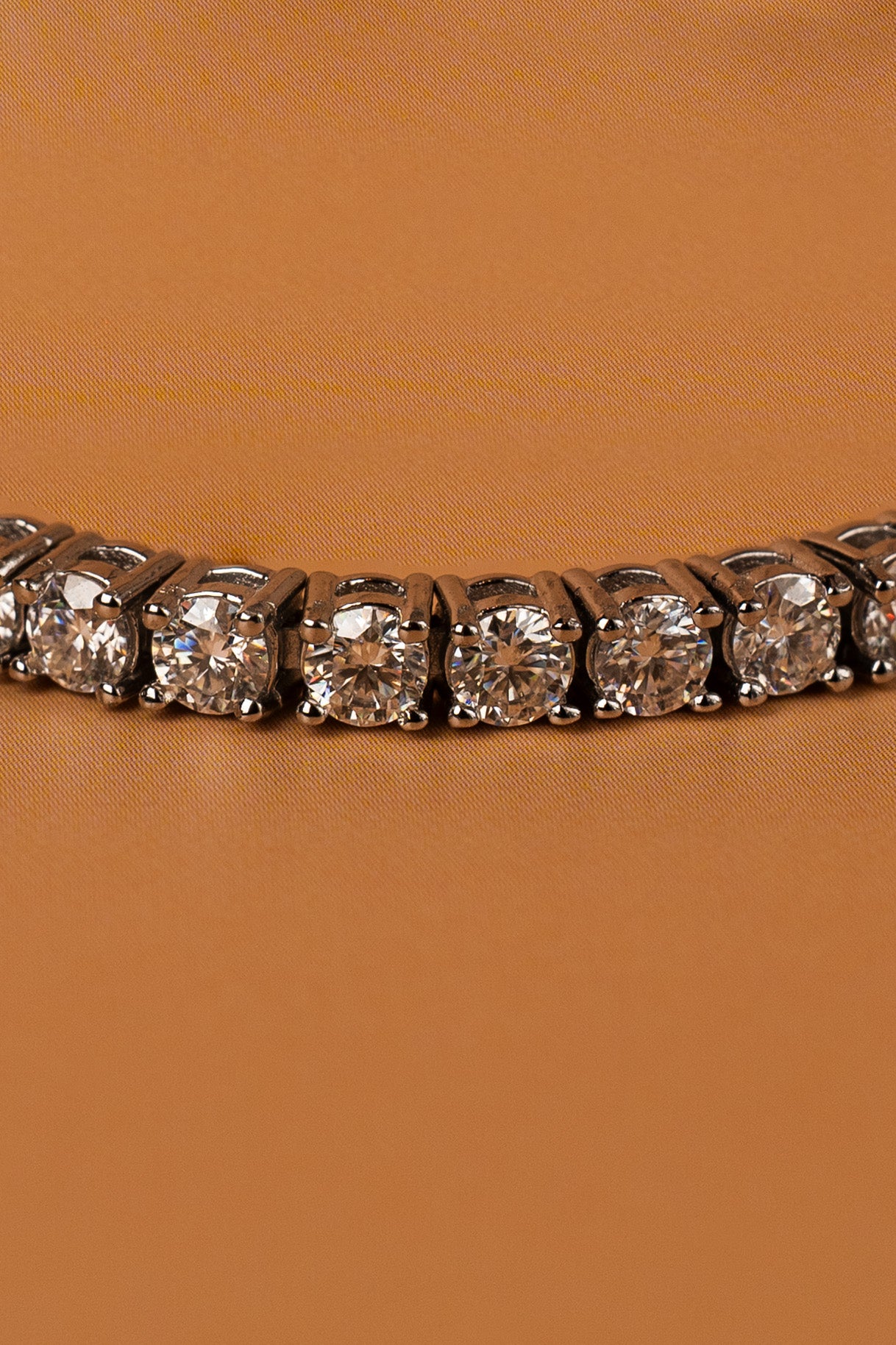 Veyelle Éclat moissanite tennis bracelet in white gold — close-up