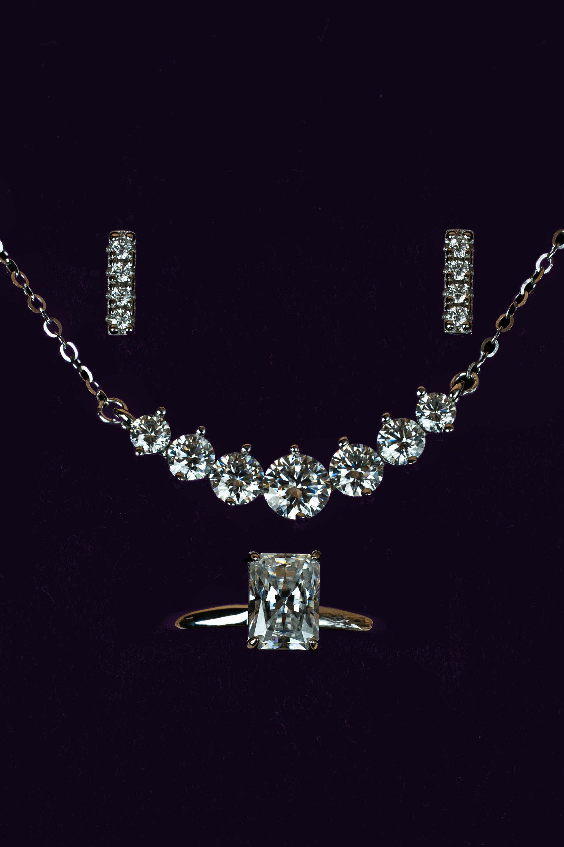 Veyelle The Linear Edit set featuring Taille ring, Lineé earrings and Celestine necklace