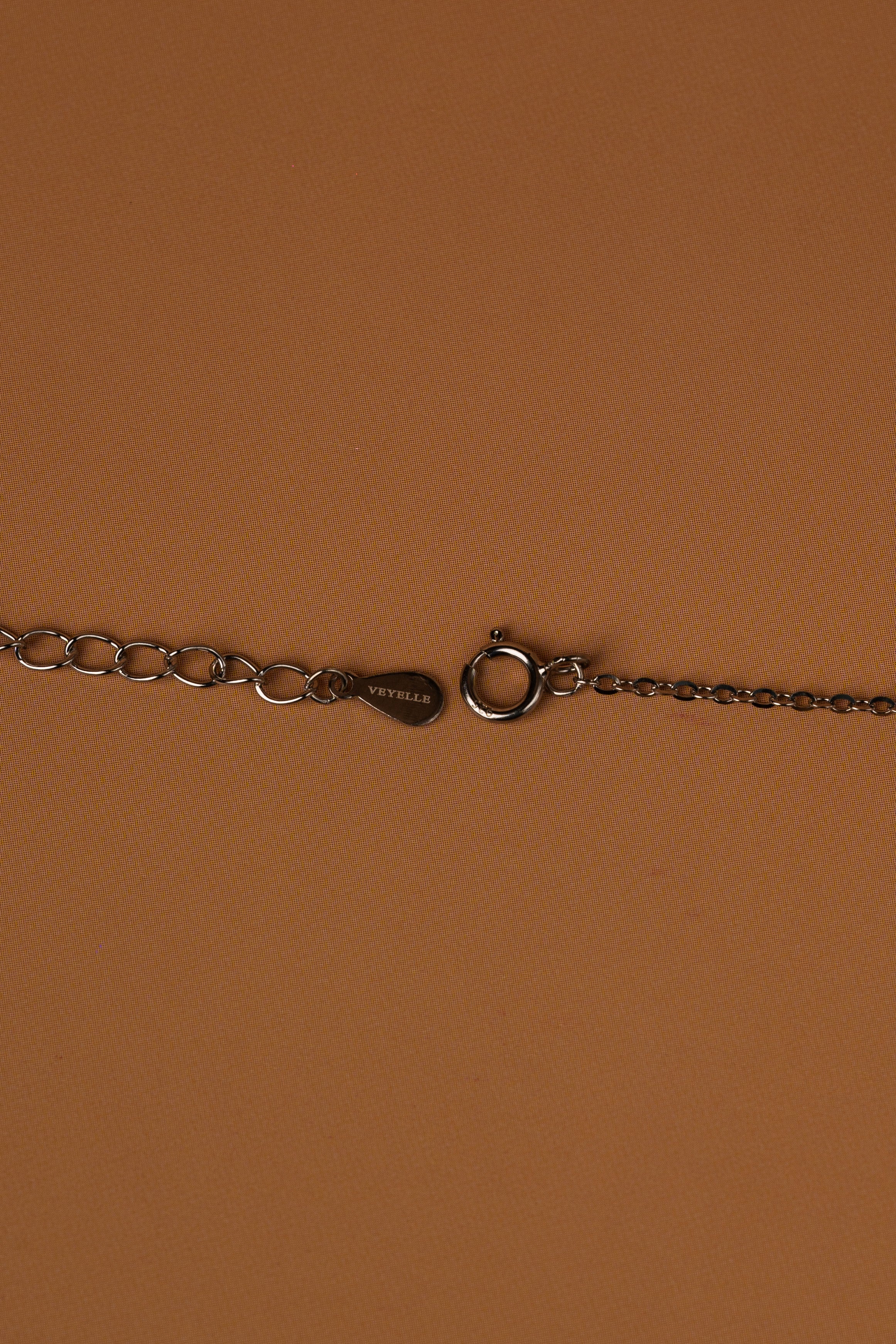Veyelle necklace clasp detail showing Veyelle logo and lobster clasp in white gold